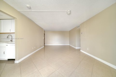 Condo in Miami, Florida, 2 bedrooms  № 1128724 - photo 8