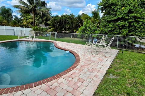 Villa ou maison à vendre à Pembroke Pines, Floride: 3 chambres, 146.6 m2 № 1389950 - photo 15