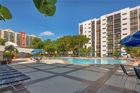 Condo in Sunny Isles Beach, Florida, 1 bedroom  № 1390084 - photo 22