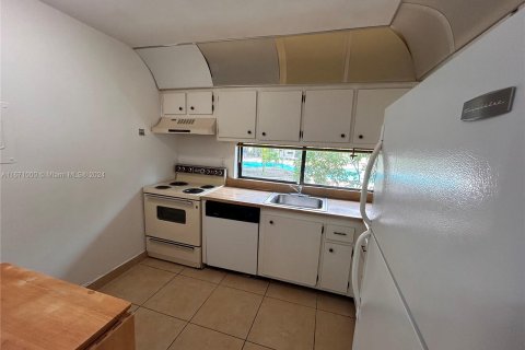 Condo in Sunny Isles Beach, Florida, 1 bedroom  № 1390084 - photo 27