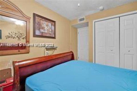 Condominio en venta en Hialeah, Florida, 2 dormitorios, 92.53 m2 № 1438332 - foto 18