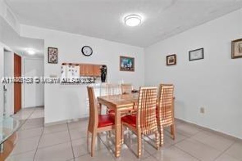 Condominio en venta en Hialeah, Florida, 2 dormitorios, 92.53 m2 № 1438332 - foto 10