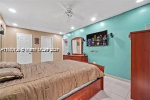 Condominio en venta en Hialeah, Florida, 2 dormitorios, 92.53 m2 № 1438332 - foto 13