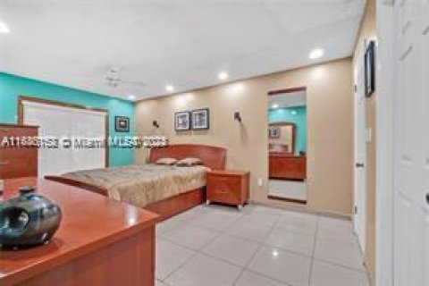 Condominio en venta en Hialeah, Florida, 2 dormitorios, 92.53 m2 № 1438332 - foto 12