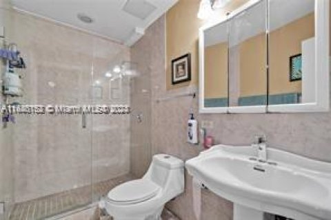 Condominio en venta en Hialeah, Florida, 2 dormitorios, 92.53 m2 № 1438332 - foto 16