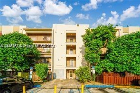 Condominio en venta en Hialeah, Florida, 2 dormitorios, 92.53 m2 № 1438332 - foto 1