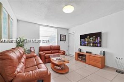 Condominio en venta en Hialeah, Florida, 2 dormitorios, 92.53 m2 № 1438332 - foto 8