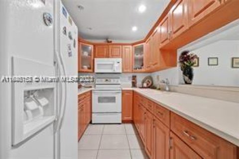 Condominio en venta en Hialeah, Florida, 2 dormitorios, 92.53 m2 № 1438332 - foto 5