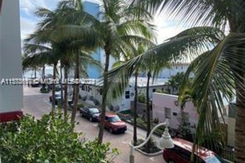 Condominio en venta en Hollywood, Florida, 1 dormitorio, 67.26 m2 № 1135690 - foto 3