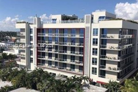 Condominio en venta en Hollywood, Florida, 1 dormitorio, 67.26 m2 № 1135690 - foto 1