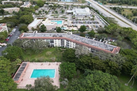 Condo in Coconut Creek, Florida, 2 bedrooms  № 1098989 - photo 6