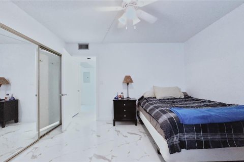 Condo in Coconut Creek, Florida, 2 bedrooms  № 1098989 - photo 12