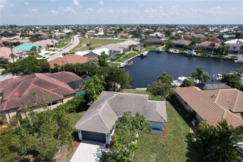 House in Punta Gorda, Florida 3 bedrooms, 142.79 sq.m. № 1084661 - photo 3