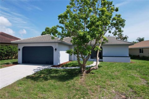 House in Punta Gorda, Florida 3 bedrooms, 142.79 sq.m. № 1084661 - photo 2