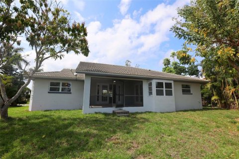 House in Punta Gorda, Florida 3 bedrooms, 142.79 sq.m. № 1084661 - photo 21