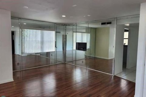 Condo in Lauderhill, Florida, 2 bedrooms  № 627340 - photo 9