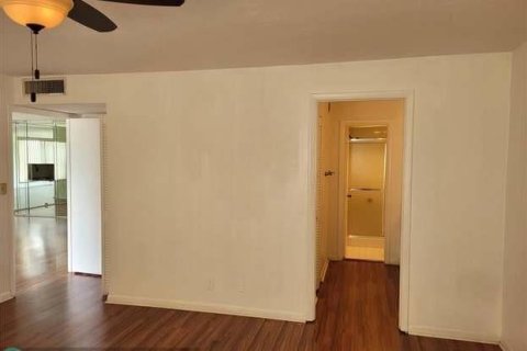 Condo in Lauderhill, Florida, 2 bedrooms  № 627340 - photo 6