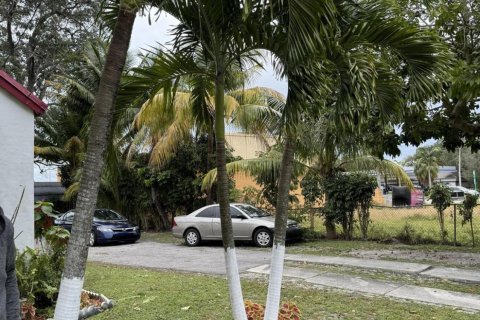 Casa en venta en Miami Gardens, Florida, 1 dormitorio, 100.33 m2 № 994349 - foto 13