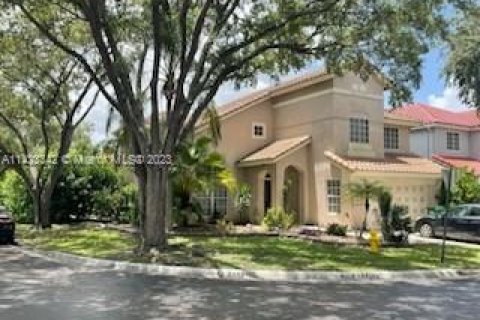 House in Coral Springs, Florida 4 bedrooms, 216.83 sq.m. № 1235864 - photo 1