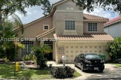 House in Coral Springs, Florida 4 bedrooms, 216.83 sq.m. № 1235864 - photo 2