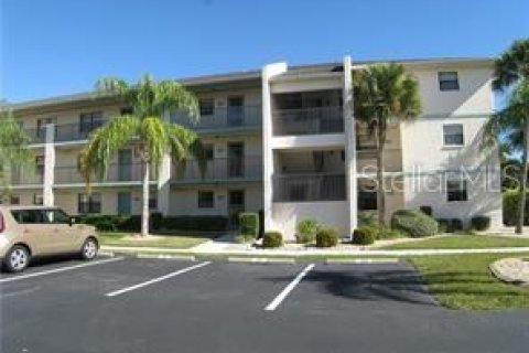 Copropriété à vendre à Punta Gorda, Floride: 2 chambres, 107.12 m2 № 1004176 - photo 1