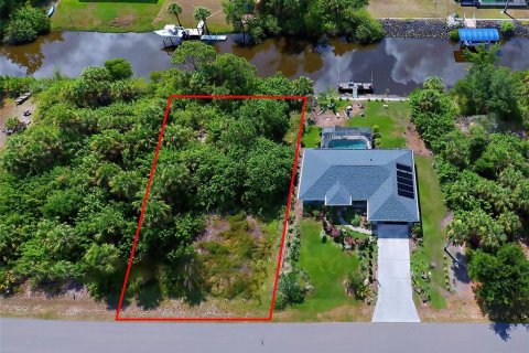 Terreno en venta en Port Charlotte, Florida № 1244815 - foto 1