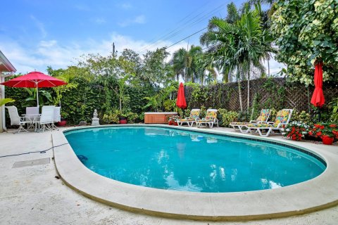 House in Hollywood, Florida 3 bedrooms, 174.28 sq.m. № 1099007 - photo 6