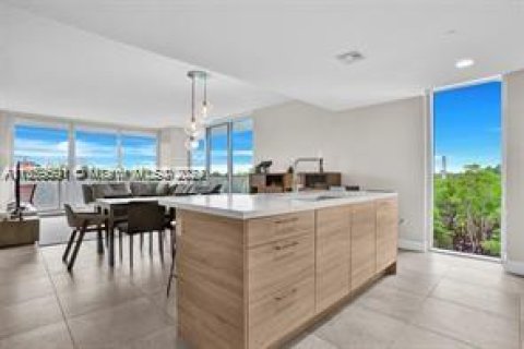 Condominio en venta en North Miami Beach, Florida, 3 dormitorios, 144.56 m2 № 1365896 - foto 4