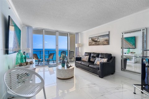 Condo in Hollywood, Florida, 1 bedroom  № 1365851 - photo 3