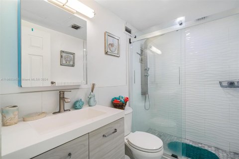 Condo in Hollywood, Florida, 1 bedroom  № 1365851 - photo 16