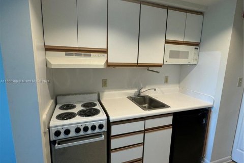 Apartamento en alquiler en South Miami, Florida, 36.88 m2 № 1365852 - foto 4