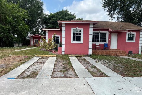 Commercial property in Miami, Florida 284.56 sq.m. № 1235802 - photo 1