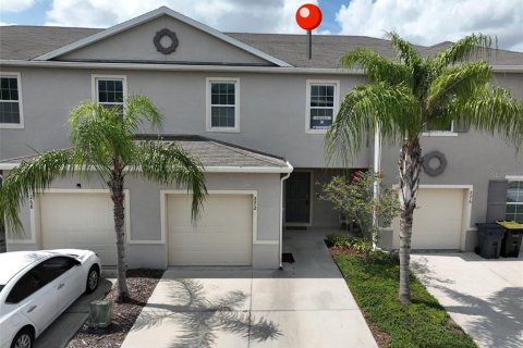 Townhouse in Davenport, Florida 3 bedrooms, 140 sq.m. № 1369798 - photo 1