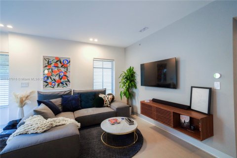 Condo in Miami Beach, Florida, 1 bedroom  № 1330730 - photo 3