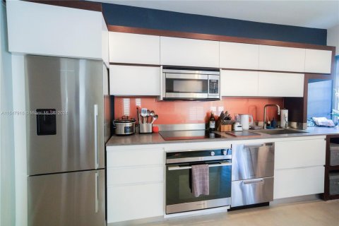 Condo in Miami Beach, Florida, 1 bedroom  № 1330730 - photo 5