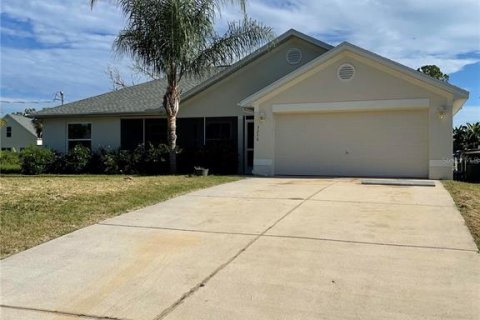 Villa ou maison à louer à North Port, Floride: 3 chambres, 145.95 m2 № 1366788 - photo 1