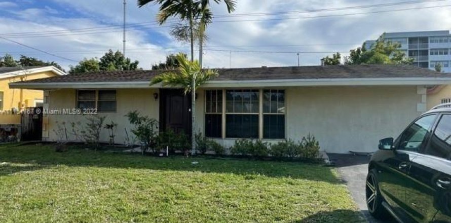 House in Miramar, Florida 3 bedrooms, 121.05 sq.m. № 1160508