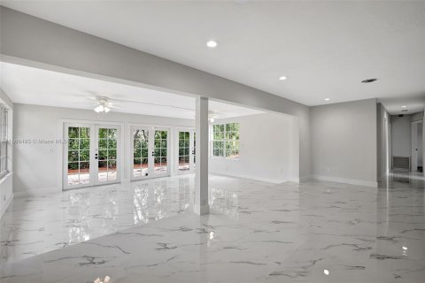 House in Fort Lauderdale, Florida 3 bedrooms, 156.17 sq.m. № 1116385 - photo 9