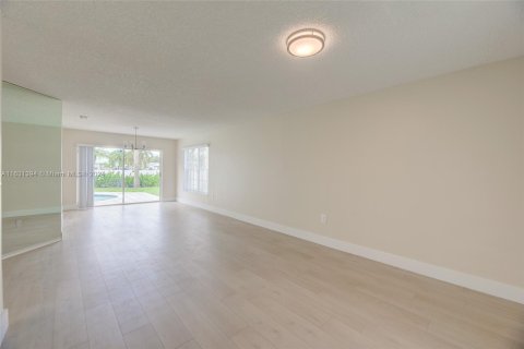 Casa en venta en Plantation, Florida, 4 dormitorios, 243.59 m2 № 1310430 - foto 17