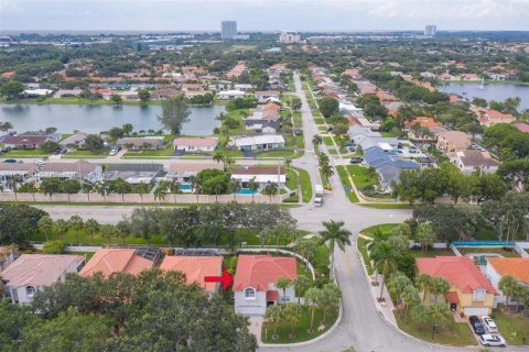 House in Plantation, Florida 4 bedrooms, 243.59 sq.m. № 1310430 - photo 10