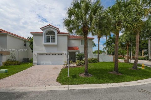 House in Plantation, Florida 4 bedrooms, 243.59 sq.m. № 1310430 - photo 2