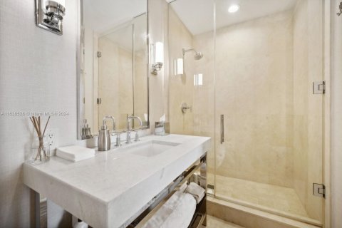 Condominio en venta en Bal Harbour, Florida, 2 dormitorios, 177.54 m2 № 1310466 - foto 21