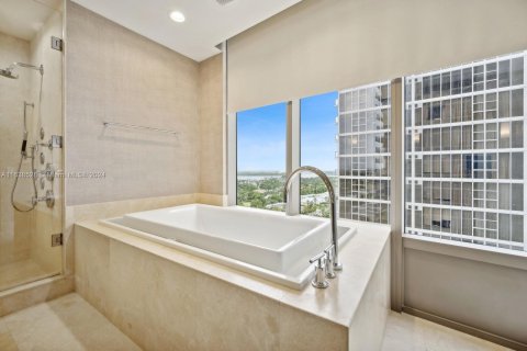 Condominio en venta en Bal Harbour, Florida, 2 dormitorios, 177.54 m2 № 1310466 - foto 17