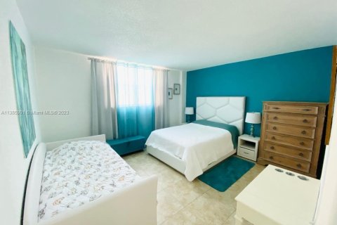 Apartment in Hollywood, Florida 1 bedroom, 84.08 sq.m. № 495931 - photo 20