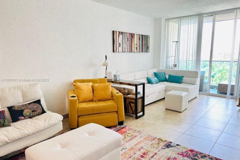 Apartment in Hollywood, Florida 1 bedroom, 84.08 sq.m. № 495931 - photo 18