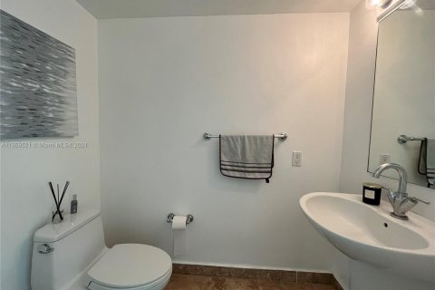 Condo in Miami, Florida, 1 bedroom  № 1364235 - photo 4