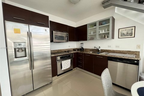 Condominio en alquiler en Miami, Florida, 1 dormitorio, 91.69 m2 № 1364235 - foto 2