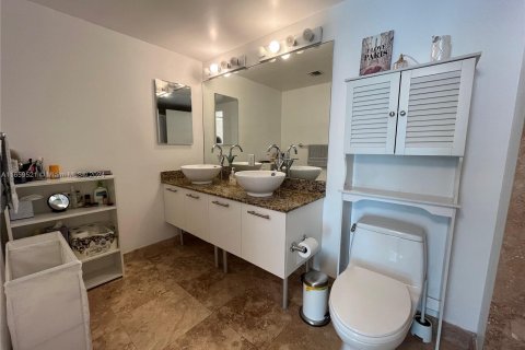 Condo in Miami, Florida, 1 bedroom  № 1364235 - photo 7