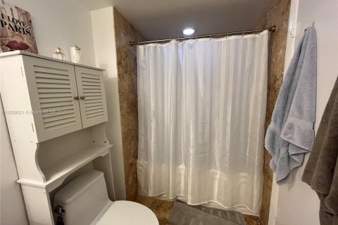 Condo in Miami, Florida, 1 bedroom  № 1364235 - photo 9