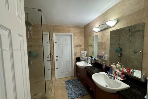 Casa en venta en Hialeah, Florida, 3 dormitorios, 178.84 m2 № 1362172 - foto 13